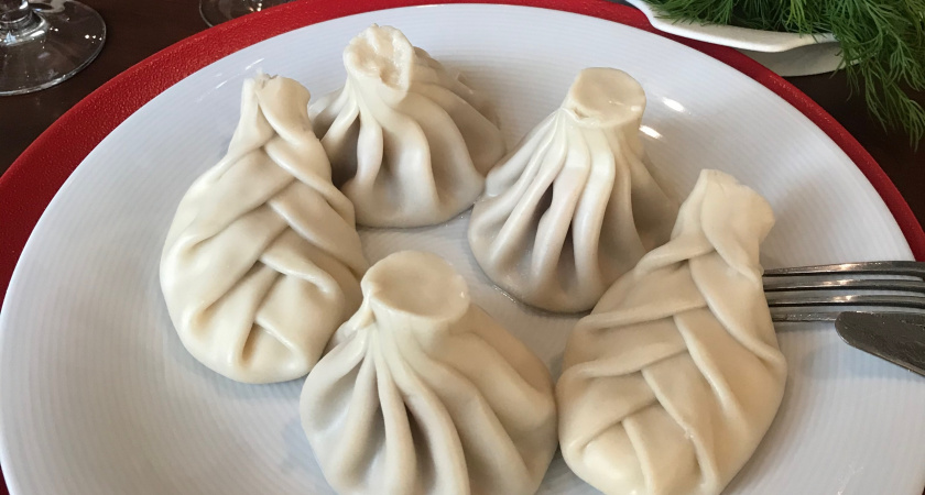 Попробовал хинкали от "Сибирская Коллекция" из "Магнита": стоят ли они своих денег, и что там с начинкой