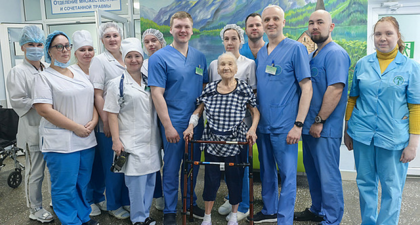 На 5 день после операции встала на ноги 98-летняя кировчанка с переломом бедра