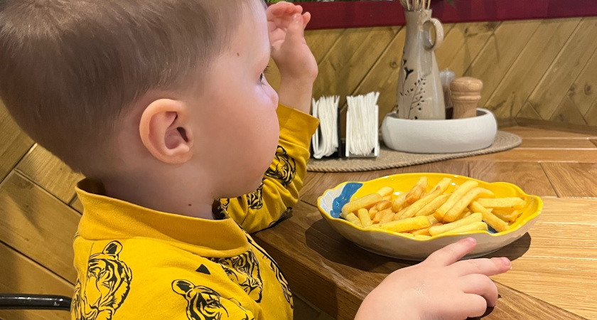 Картофель фри без грамма масла, готовится в духовке за 10 минут: любят и дети, и взрослые