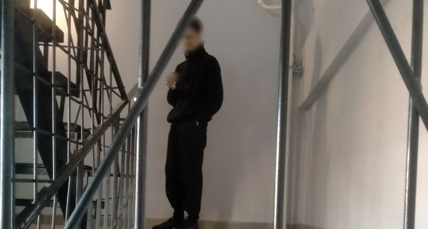 В Кирове мужчина убил 25-летнюю девушку и забаррикадировался, угрожая суицидом