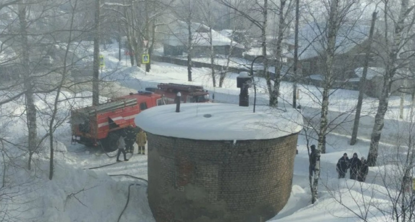 В Кирове госпитализировали ребенка после сильного пожара, начавшегося на балконе