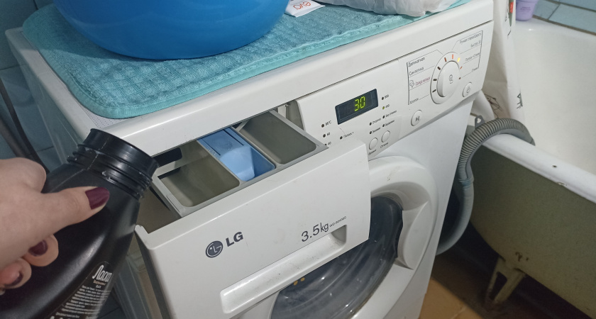 Стиралка за 50 тысяч, а результат как в тазике: клинер назвала 5 ошибок, из-за которых вещи теряют вид