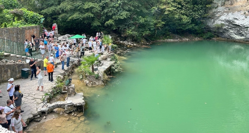 "В этот красивый ад больше ни ногой": российские туристы честно поделились честным отзывов об отдыхе в Абхазии