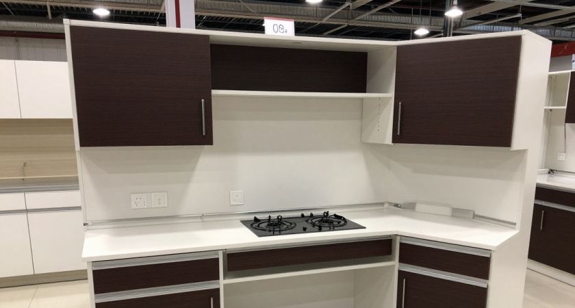 “Зачем переплачивать за индивидуалку, если можно сэкономить тысяч 100”: реальный отзыв о кухне из масс-маркета