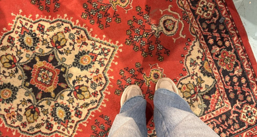 Какой цвет и формат ковра «съедают» свет и метры: дизайнеры назвали главную проблему 80% квартир