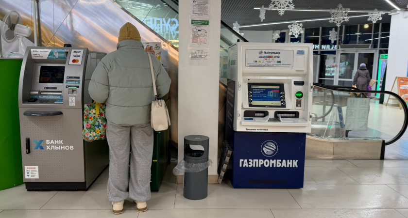 Почему умные люди прячут деньги по старинке - в книгах, банках и под матрасами. Запомните раз и навсегда