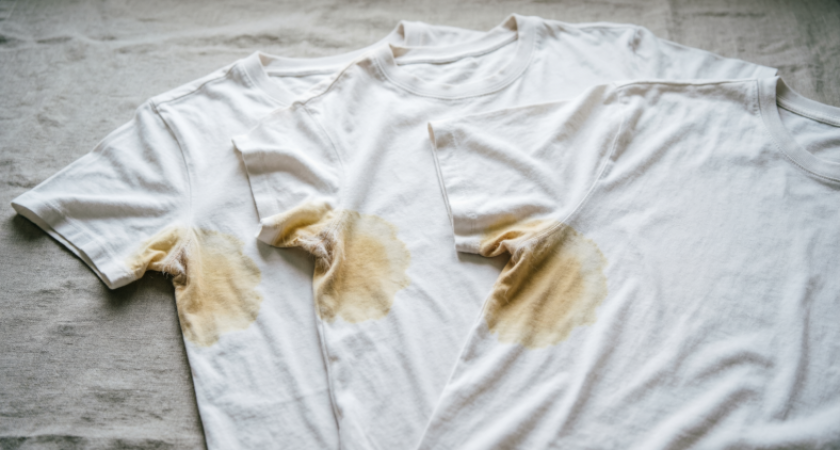 Желтизны будто и не было: как за 10 минут уничтожить «потные» пятна на одежде