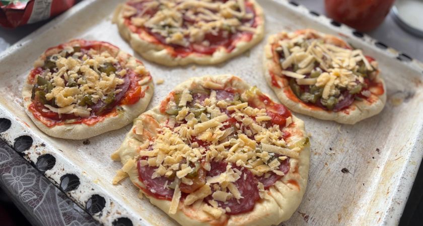 Готовлю пиццу всего за 10 минут и даже тесто не замешиваю: это так вкусно, что даже остыть не успеет