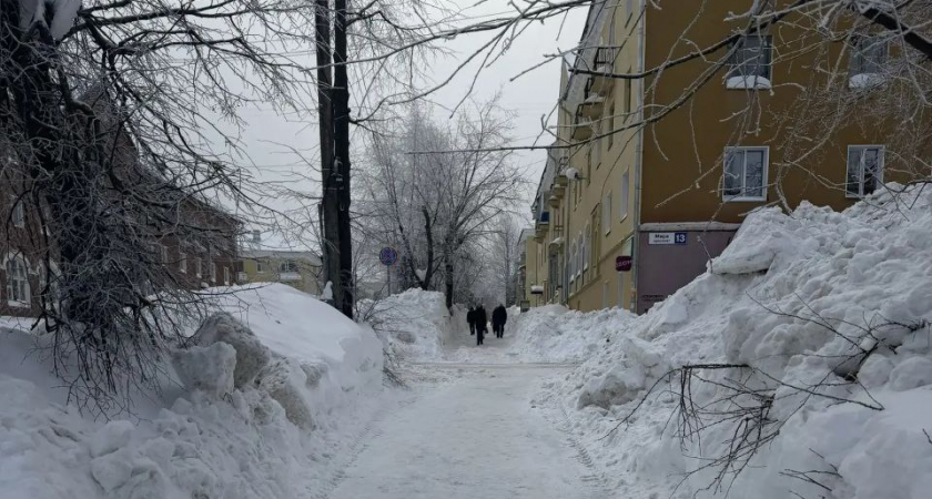 В Кирово-Чепецке почистили тротуары после замечаний горожан 