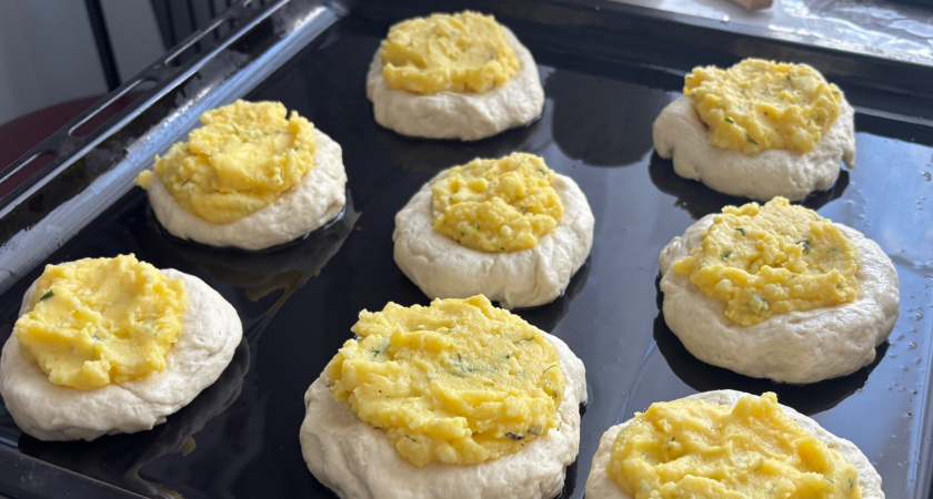 Готовлю ленивые ватрушки из баранок: знаю простой прием - даже жидкая начинка не вытечет наружу