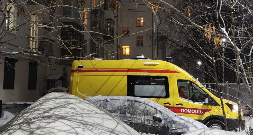 В Кировской области часть металлического листа раздробила ногу рабочего