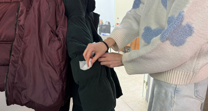 Как очистить рукава, воротник куртки без стирки: делаю копеечную смесь сама - «вытягивает» грязь и жир за 5 минут