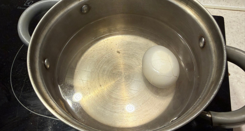 Hикогда не кладите яйца после варки в холодную воду - жаль, узнала только в 40 лет