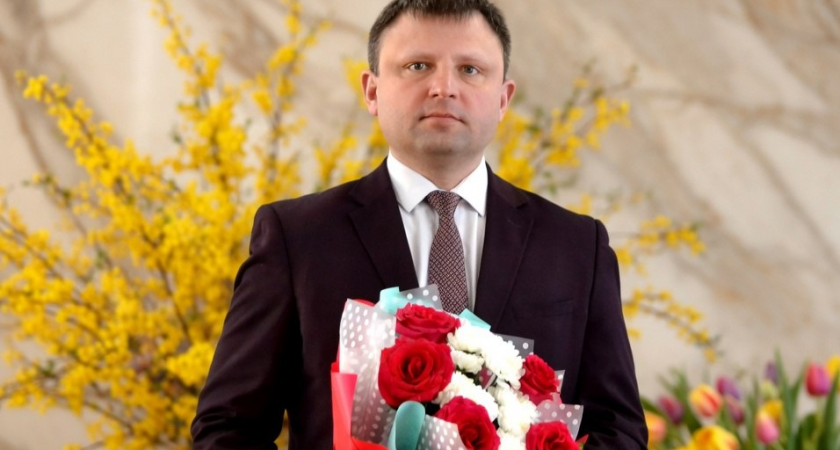 Сергей Завьялов и Игорь Гагаринов поздравили чепчанок с 8 Марта 