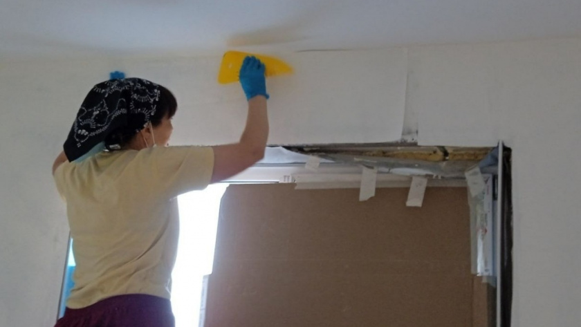 Глянец на потолке больше не в моде: умные хозяева выбирают эти 4 альтернативы для трендового ремонта в 2026