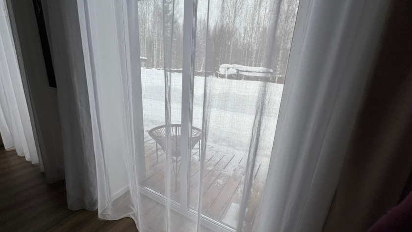 Шторы давно в пролете - умные хозяева выбирают новейший тренд, который делает окна невидимыми: 4 варианта 