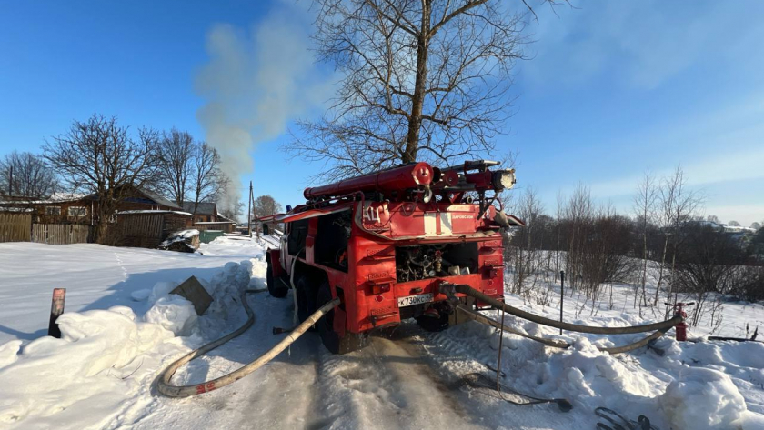20 спасателей работали на месте мощного пожара в Кирово-Чепецком районе