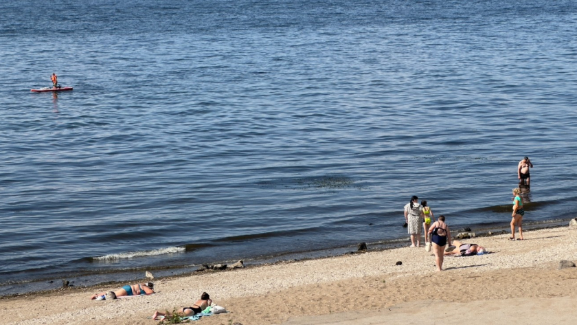 Черное море больше не в почете: россияне собрались отдыхать этим летом на Волге. Вот куда поедут - чистая вода  и чудная природа