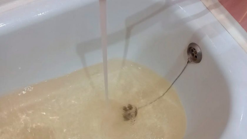 "Ржавая" вода в кранах под Слободским стала поводом для возбуждения дела