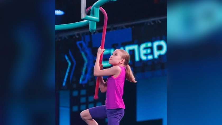 "Хотела показать силу, чтобы одноклассники перестали обижать": чепецкая школьница борется за 2 миллиона рублей на шоу "Суперниндзя.Дети" 12+
