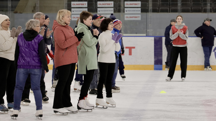 В Кирово-Чепецке подходит к завершению сезон массовых катаний на коньках для ветеранов 