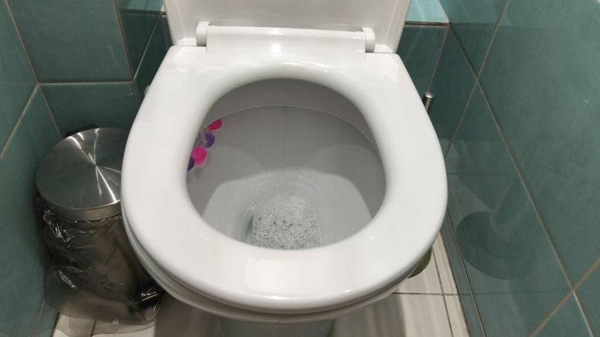 Унитаз как новый: чем отмыть ржавчину, налёт и мочевой камень - полезно знать каждой хозяйке