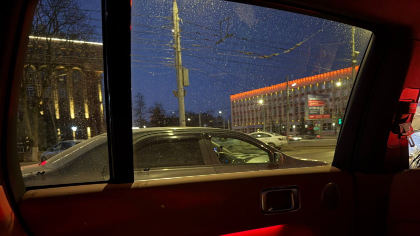 Отец годами делал это со стеклом машины — эффект удивил даже опытных водителей: "антидождь" своими руками