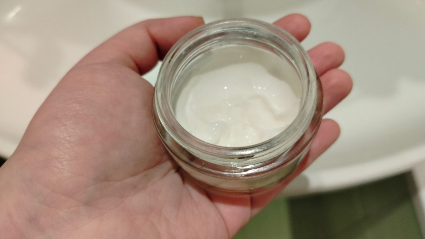 Один и тот же эффект на банке, но разная цена: что на самом деле скрывается внутри кремов за 500 и 3000 рублей