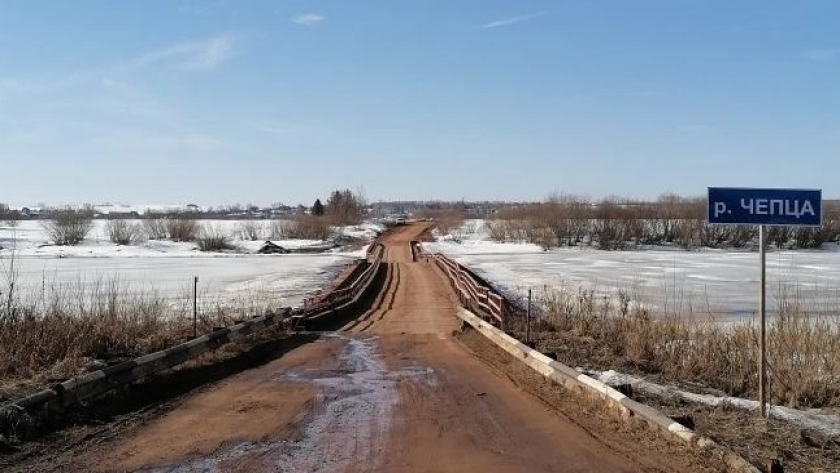 Власти Кирово-Чепецка объявили о закрытии моста через реку Чепцу с 2 апреля