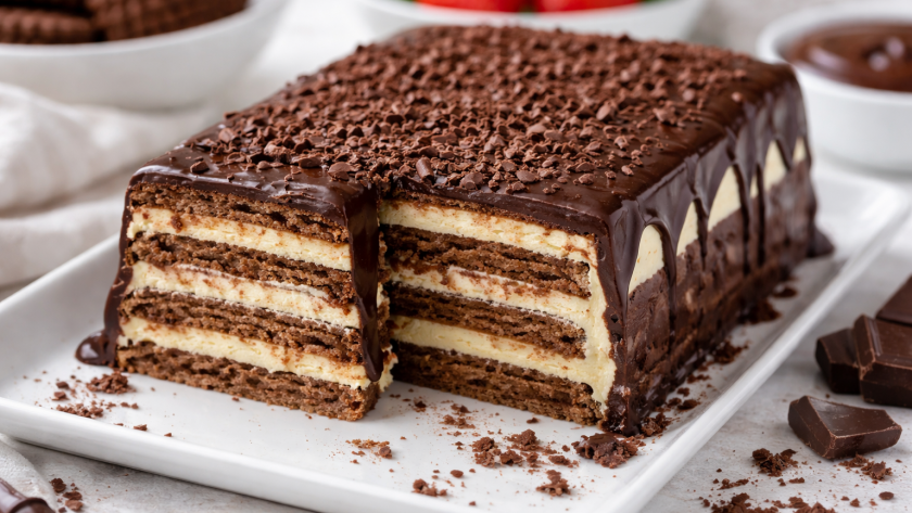 Без духовки и за 30 минут: каждые выходные готовлю нежнейший и ленивый торт, который тает во рту и исчезает быстрее чая