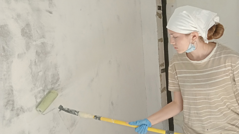 Белые и серые стены ушли в прошлое: в 2026 выбирают глубокие оттенки, которые делают интерьер дороже