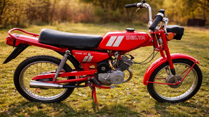 Этот советский мопед не требовал прав, но выглядел как престижный мотоцикл – его выпускали десять лет и до сих пор продают с рук