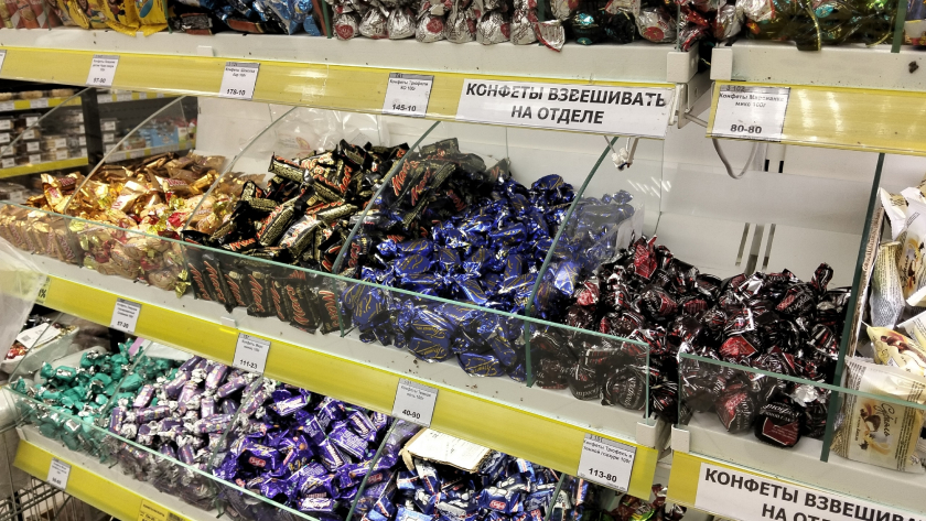Секрет, о котором молчат продавцы: почему развесные сладости нельзя брать даже даром