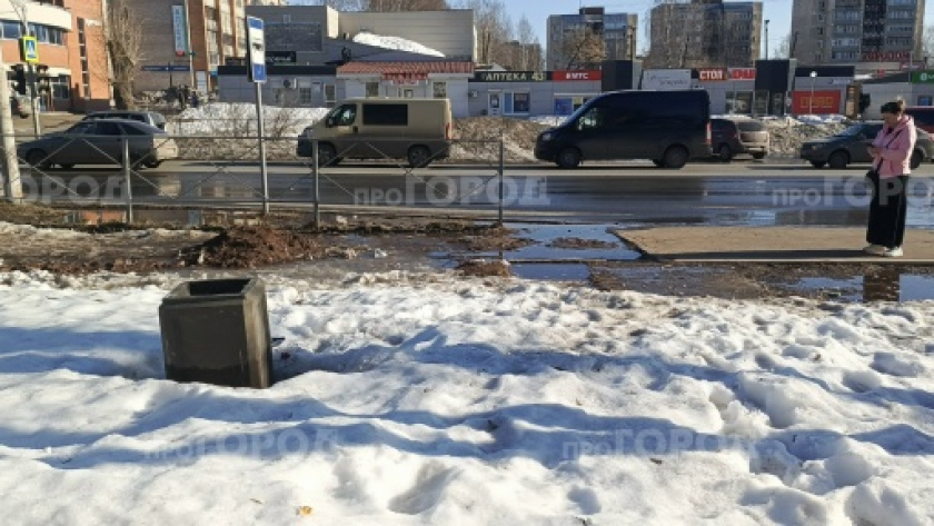 "Остановка на Южном превратилась в забытый остров": чепчане пять месяцев ждут новый павильон 