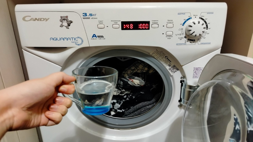 Хозяйки давно используют этот трюк со стиркой – «копеечный» раствор из аптеки отбеливает лучше любого дорогого порошка
