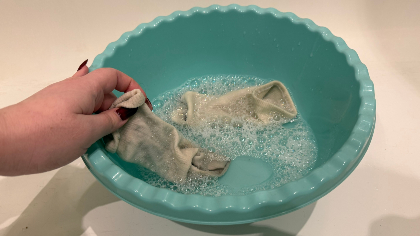 4 ложки в таз — и даже самые заношенные носки станут кипенно-белыми: простой и полезный лайфхак