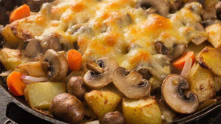 Никогда не ела более вкусных грибов с картошкой. Даже не знала, что можно так готовить, ну очень интересный и простой рецепт