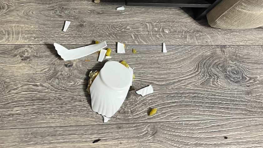 Как быстро убрать осколки стекла — простой лайфхак с картошкой с фонариком, о котором я раньше не знала