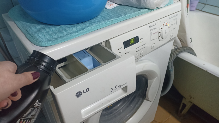 Куда заливать гель в стиралке: 2 варианта и правила использования средства