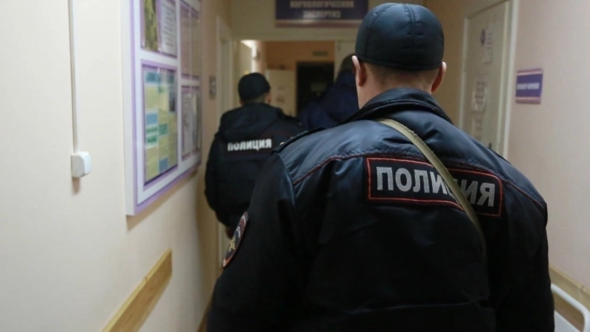 Кировчанин вытолкнул проводницу из тамбура во время остановки поезда