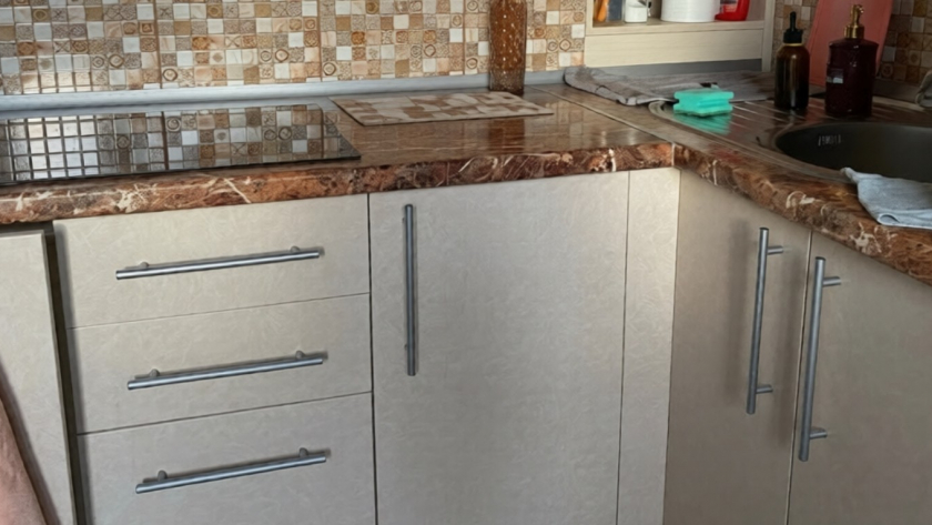 Покупать новый кухонный гарнитур уже не модно: ушлые хозяева нашли классную альтернативу - практично и дешево