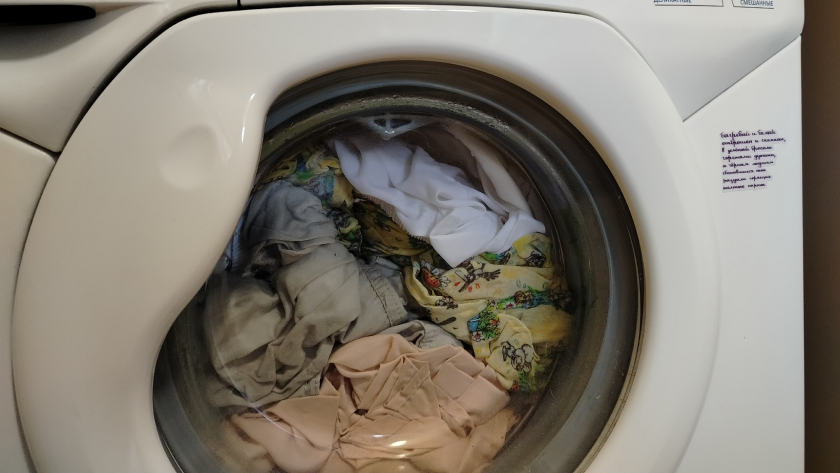 Оставлять ли дверь стиральной машины открытой: простой способ избежать плесени и проблем