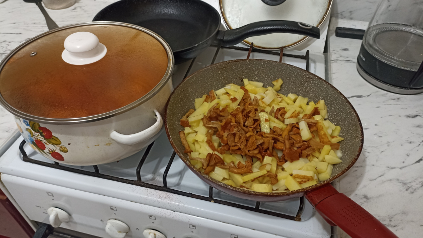 Жир на фасадах, который копился годами, легко ушёл за 10 минут: всё дело оказалось в одном нюансе