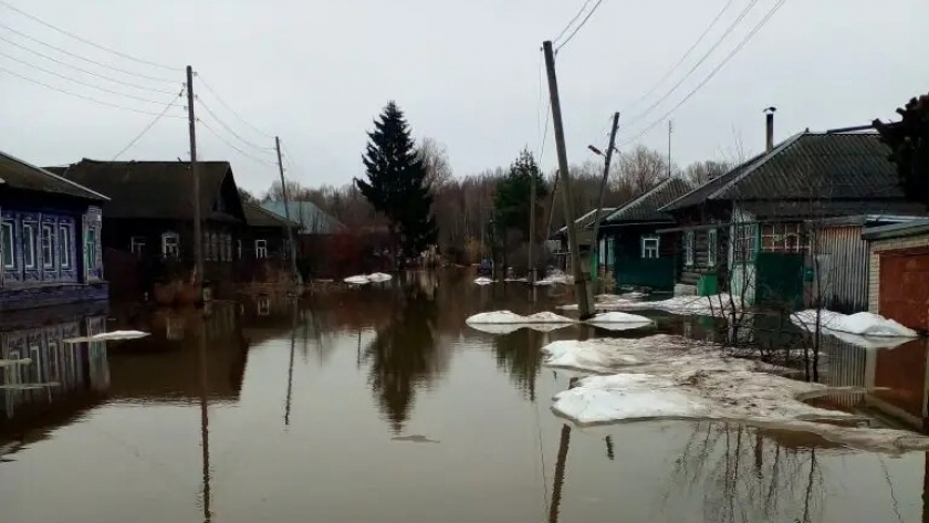В Кировской области большая вода из рек пришла на 203 придомовые территории