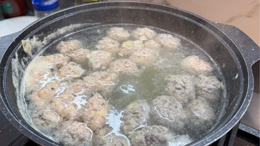 Пересолили блюдо и думаете выбрасывать? Вот как быстро спасти вкус без переделки