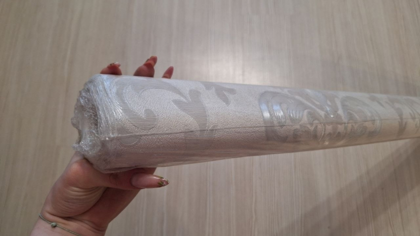 Не ждите, пока обои отвалятся куском: 3 верных признака, что шов скоро разойдется — и как это предотвратить за 5 минут