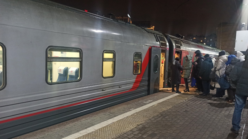 За что в поезде дерут деньги зря: 5 услуг, от которых можно отказаться без потери комфорта