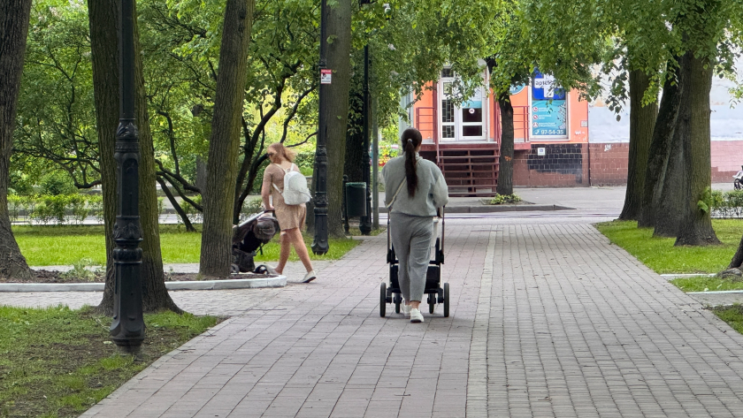 Не знаете, что носить весной-2026? 5 простых образов, которые выглядят стильно каждый день даже тем, кому 50+