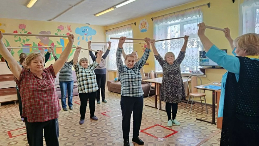 Для пожилых жителей Кировской области организовали спортивные тренировки