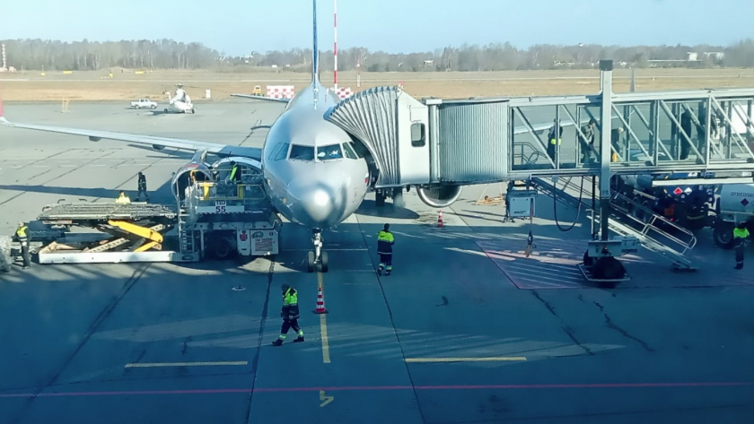 Признание стюардессы: 3 привилегии на борту, которые может получить каждый - пассажиры и не догадываются